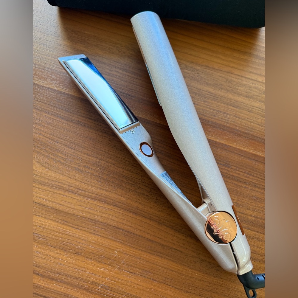 TYME Gold and Black Hair Straightener - Picture 3 of 4